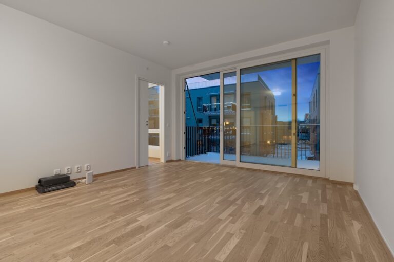 Photo Apartments with Hardwood Style Floors